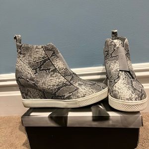 Snakeskin wedge sneakers